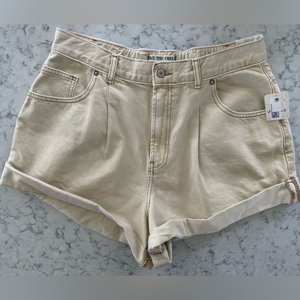 NEW Free People Danni Shorts Ecru Cream Denim Size Large NWT
